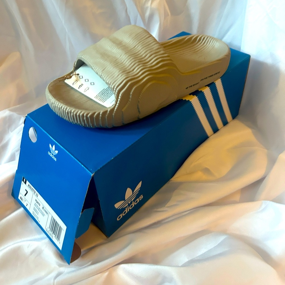 NWT Adidas Adilette 22 slides in light brown! The perfect summer slide